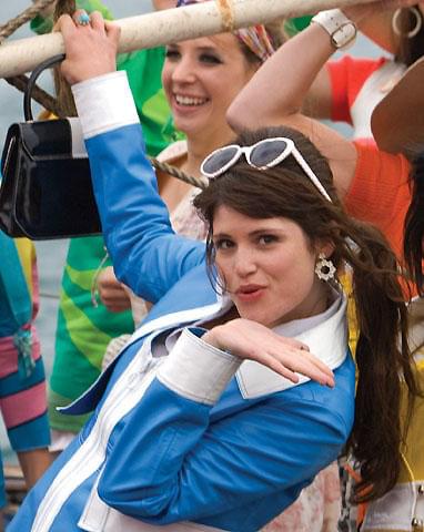 ボンドガールのジェマ・アータートン、キーラ・ナイトレイの恋人と舞台共演