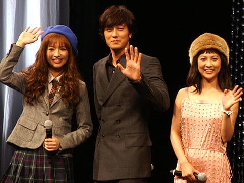 シャワーシーン、携帯の小さい画面ではもったいない?