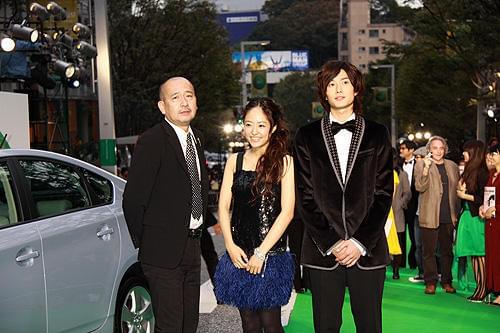 鳩山由紀夫首相、幸夫人同伴で威風堂々 第22回東京国際映画祭開幕