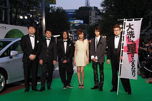 鳩山由紀夫首相、幸夫人同伴で威風堂々 第22回東京国際映画祭開幕