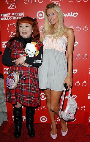 ハローキティ誕生35周年パーティにパリス・ヒルトンやYOSHIKIらが出席