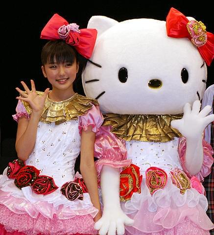 アイドル・真野恵里菜がキティに変身！初主演舞台「恋するハローキティ」