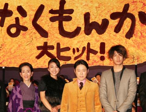 阿部サダヲ“ハムカツスーツ”で達筆ぶり披露