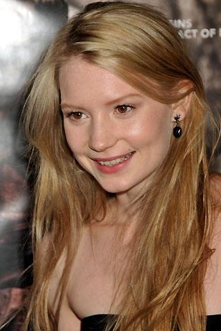 ブロンテ「ジェーン・エア」に、「アリス」ミア・ワシコウスカが主演