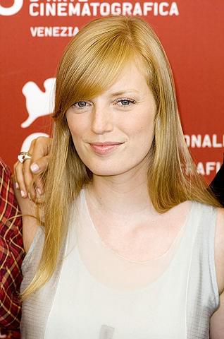 才色兼備の女優サラ・ポーリー、M・カウリスマキ監督の新作に主演