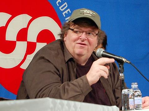 マイケル・ムーア、労働組合会長とアツいエール交換