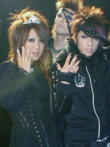 誕生日のロンブー淳、唇をはるな愛に奪われる jealkb新曲PV撮影