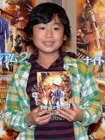 「まねきねこダック」で人気のたつやくん、新曲「ナイトでないと」を初披露