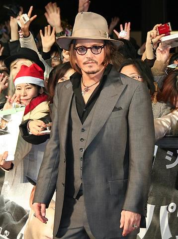 ジョニー・デップ、極寒に負けず1時間以上のファンサービス