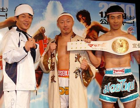 ワッキー、ムエタイキックの洗礼に意気消沈