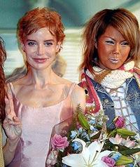 注:コギャル (右) は映画とは関係ありません