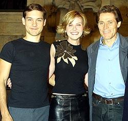 (左より) トビー・マグワイア、 キルステン・ダンスト、ウィレム・デフォー