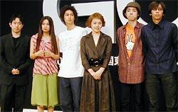 （左より）金城一紀、柴咲コウ、窪塚洋介、 大竹しのぶ、宮藤官九郎、行定勲監督