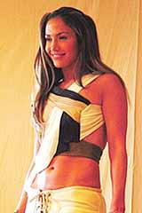 セクシー系男性誌が、ジェニファー・ロペスの奪い合い