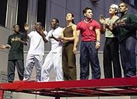 パリの軽業師、7人の「ヤマカシ」が来日！