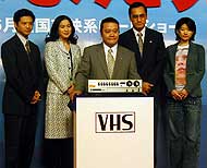 （左より）緒形直人、真野響子、西田敏行、 渡辺謙、篠原涼子