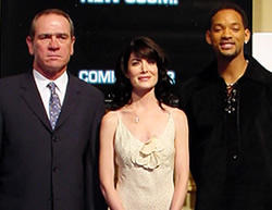 （左より）トミー・リー・ジョーンズ、 ララ・フリン・ボイル、ウィル・スミス