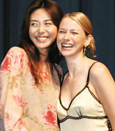 「ザ・リング」の主演女優来日。松嶋菜々子とご対面