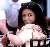 キャサリン・ゼタ＝ジョーンズのCM出演が波紋を