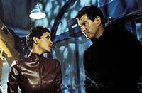 北朝鮮が「民族を冒とく」と007を非難