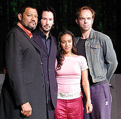 (左より)ローレンス・フィッシュバーン、キアヌ・リーブス、 ジェイダ・ピンケット・スミス、ヒューゴ・ウィービング