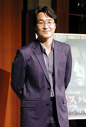 北朝鮮スパイ役を熱演。「二重スパイ」のハン・ソッキュ来日