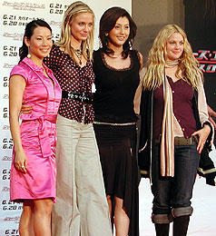 （左より）ルーシー･リュー、キャメロン・ディアス 藤原紀香、ドリュー・バリモア