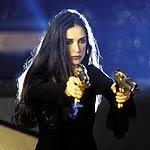 デミ・ムーア、元夫と新恋人を引き連れてプレミア出席