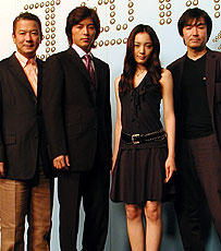 (左より)井坂聡監督、藤木直人 仲間由紀恵、原作者・東野圭吾氏