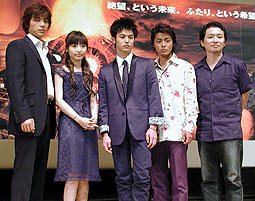 妻夫木＆SAYAKA、ウズベクで極限演技。「ドラゴンヘッド」完成会見