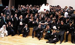 祭りはいつまで続く？「マトリックス」オフ会映像がホールで上映