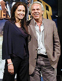 (左より)アンジェリーナ・ジョリー、 ヤン・デ・ボン監督