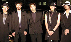 （左より）MITCH、松岡俊介、萩原聖人、 オダギリジョー、村上淳