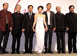 (左より)富山省吾プロデューサー、なかにし礼(原作)、香川照之、 常盤貴子、伊勢谷友介、降旗康男監督、史杰プロデューサー