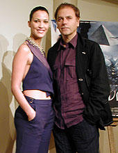 （左より）リンダ・アルディ、 エンキ・ビラル監督