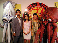 （左より）いかレスラー、西村修、石田香奈、 河崎実監督、たこレスラー