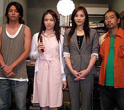 (左より)吉沢悠、ミムラ、瀬戸朝香、塚本連平監督