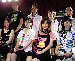 （前列左より）香椎由宇、主演のペ・ドゥナ、前田亜季ら