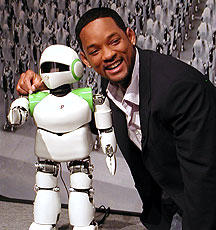 会見中にあわや暴走？ウィル・スミス来日記者会見