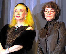（左より）美輪明宏、倍賞千恵子