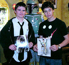 すっかり大きくなったジェイク・ロイド（左）と ダニエル・ローガン