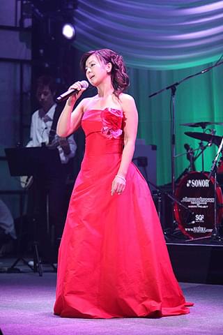 薬師丸ひろ子、20年ぶりライブでファン1000人を前に往年ヒット曲を熱唱