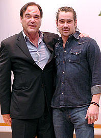 オリバー・ストーン監督（左）とコリン・ファレル