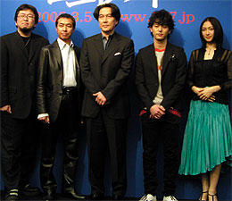 (左より)樋口真嗣監督、柳葉敏郎、役所広司、 妻夫木聡、香椎由宇