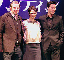 （左より）フランシス・ローレンス監督、レイチェル・ワイズ、 キアヌ・リーブス