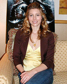 オーランドとは弓矢談義も？「ブレイド3」のヒロインを直撃