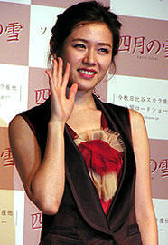 「四月の雪」ヨン様の“不倫相手”が来日会見