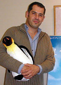 この夏の清涼剤「皇帝ペンギン」。「ディープ・ブルー」に勝るか？