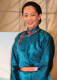 犬の名演技にエサは必須?「天空の草原のナンサ」