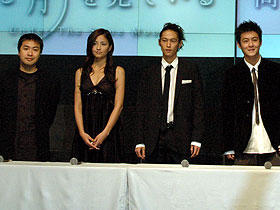 窪塚も深作監督も再出発。それぞれの「同じ月を見ている」